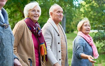 residents-enjoying-the-gardens