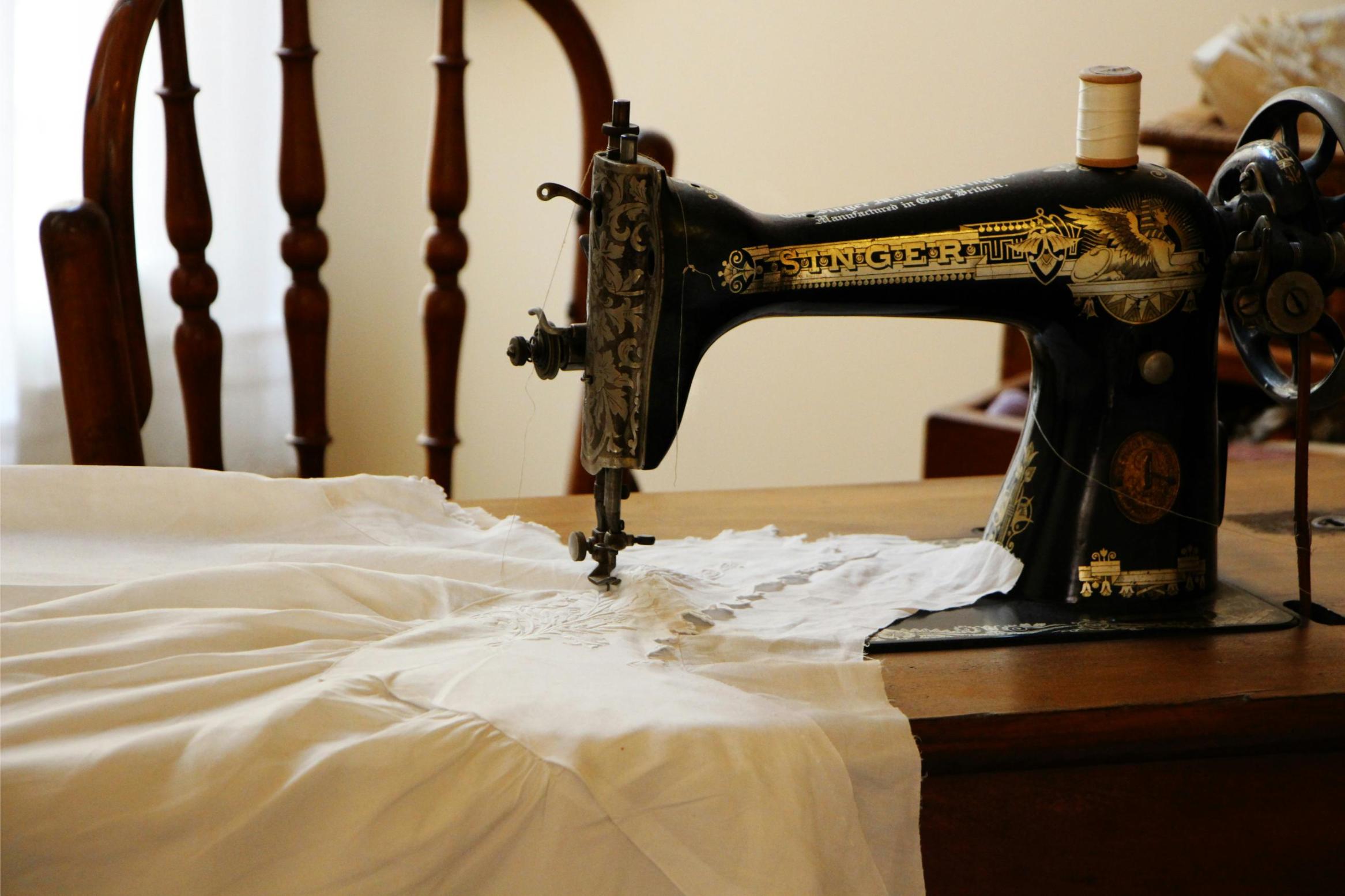 singer-sewing-machine