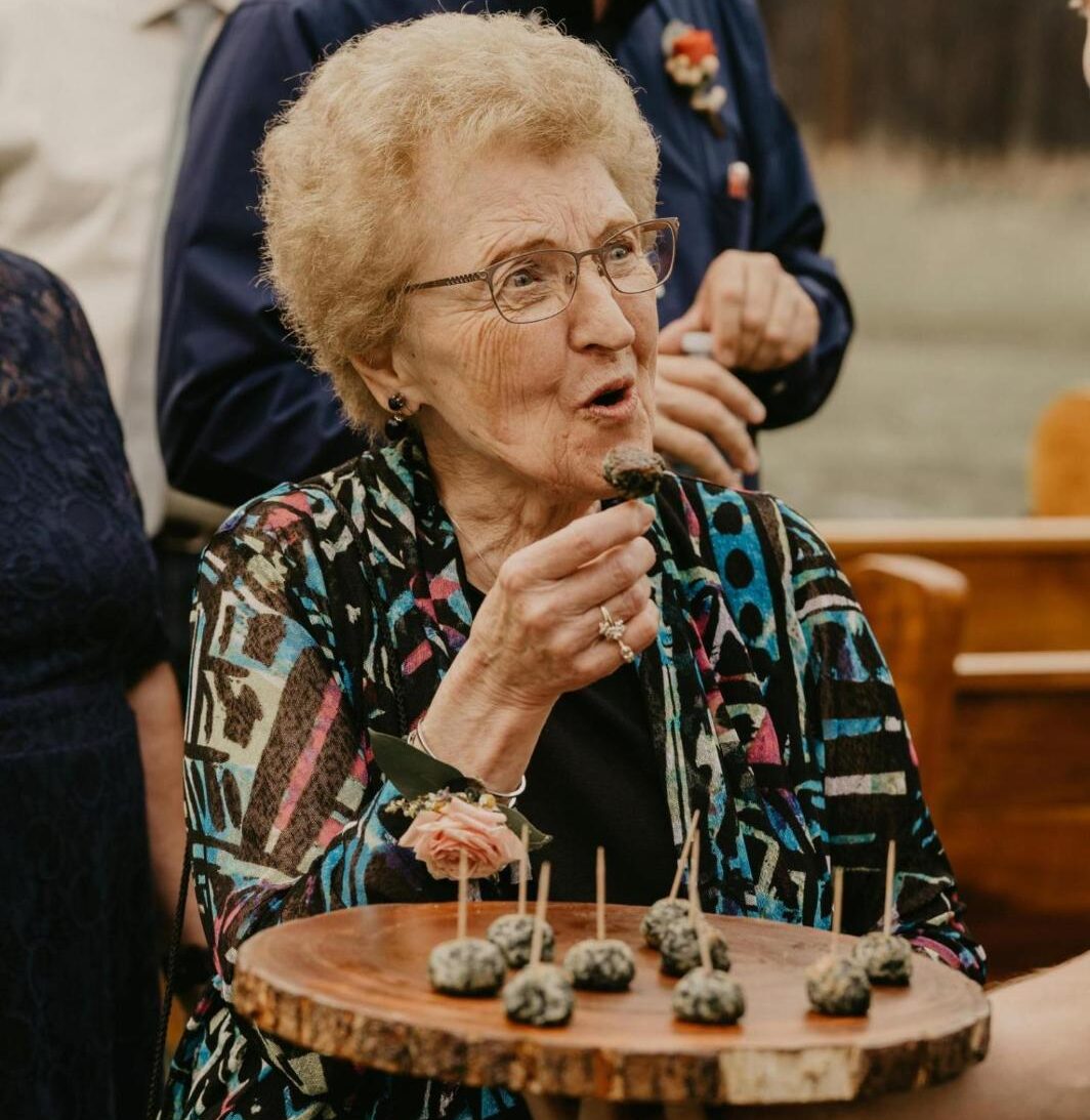 elderly-woman-socialising