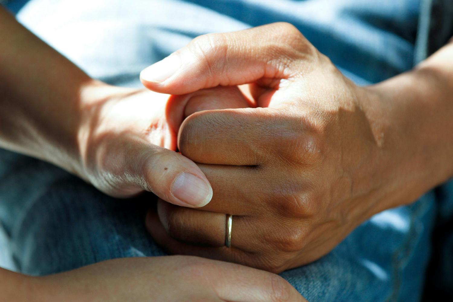 hands-holding