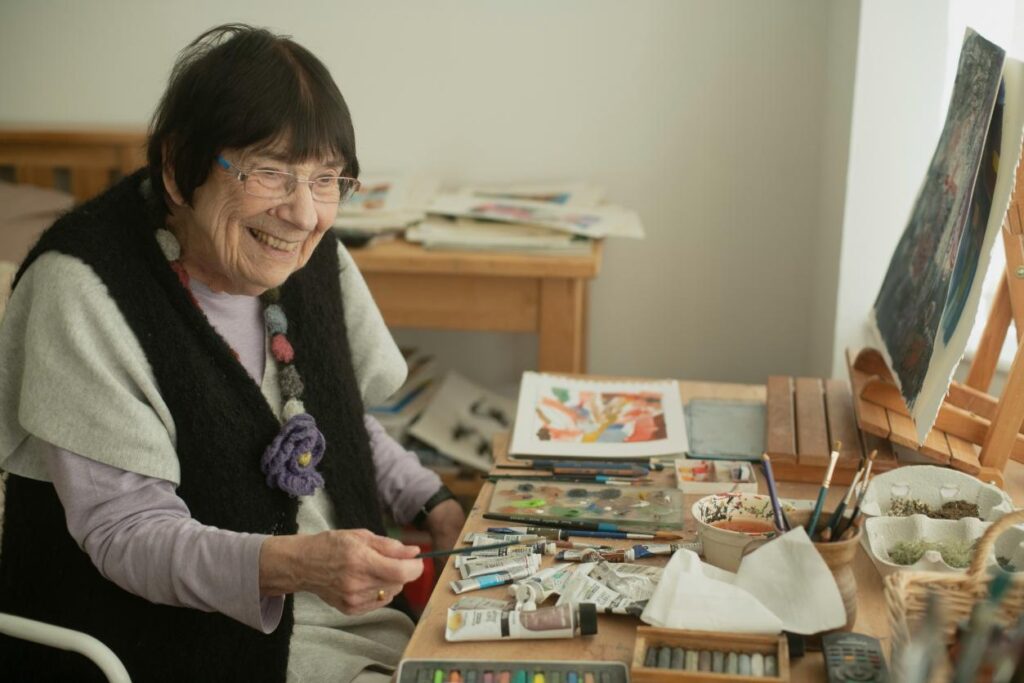 old-woman-arts-and-crafts